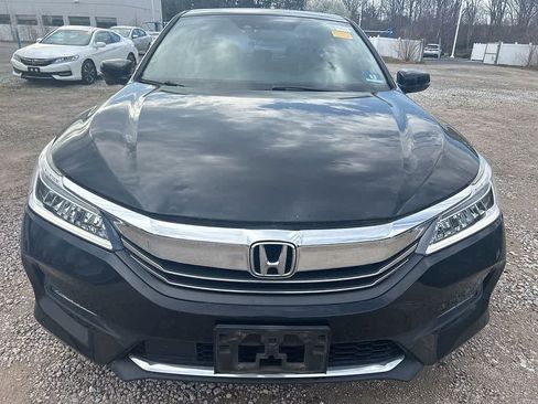 Used 2016 Honda Accord Touring image 2