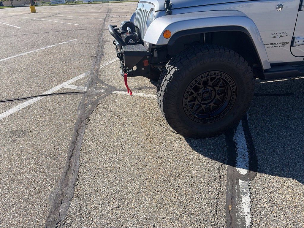 Used 2018 Jeep Wrangler Unlimited Sahara AWD/4WD image 9