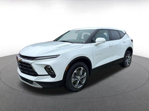 Used 2025 Chevrolet Blazer LT FWD image 4