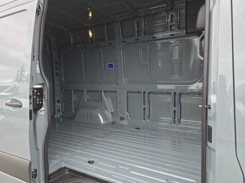 Used 2026 Mercedes-Benz Sprinter 2500 image 15