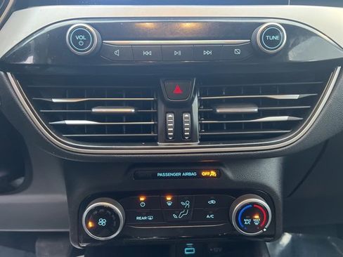 Used 2022 Ford Escape SE image 25