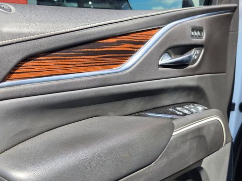 Used 2021 Cadillac Escalade ESV Premium Luxury image 20