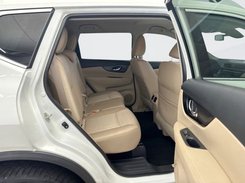 Used 2019 Nissan Rogue SV image 17