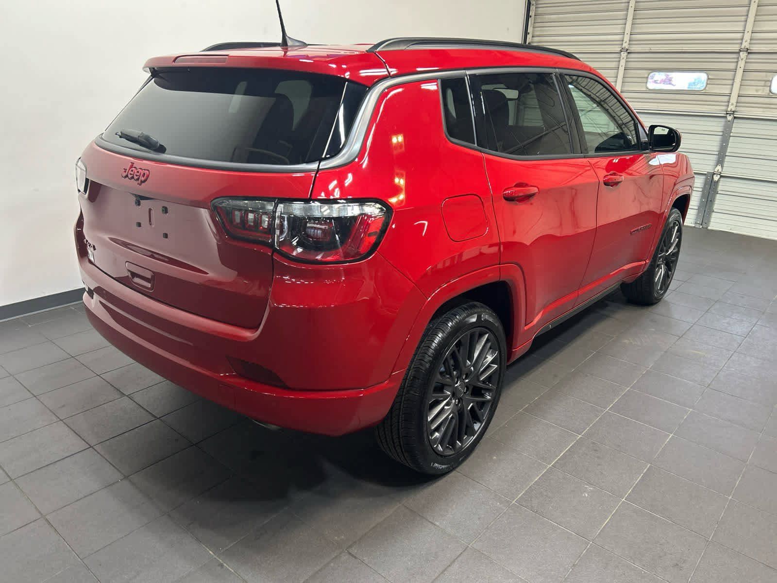 Used 2022 Jeep Compass Limited AWD/4WD image 3