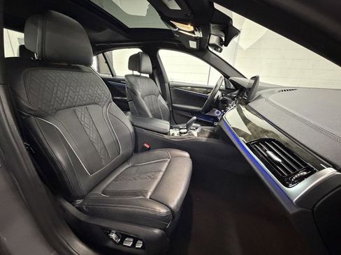 Used 2021 BMW M550i xDrive image 21