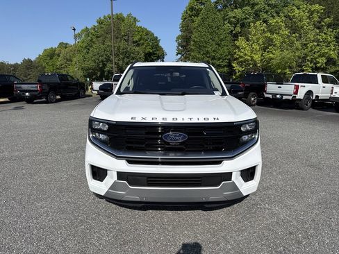 Used 2025 Ford Expedition Max Platinum AWD/4WD image 2