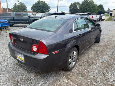 Used 2010 Chevrolet Malibu LT FWD image 3