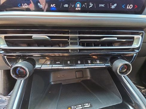 Used 2024 Chevrolet Traverse LT w/ Enhanced Driving Package image 19