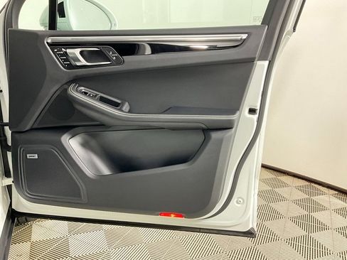 Used 2022 Porsche Macan Base image 21