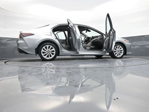 Used 2021 Toyota Camry LE image 46