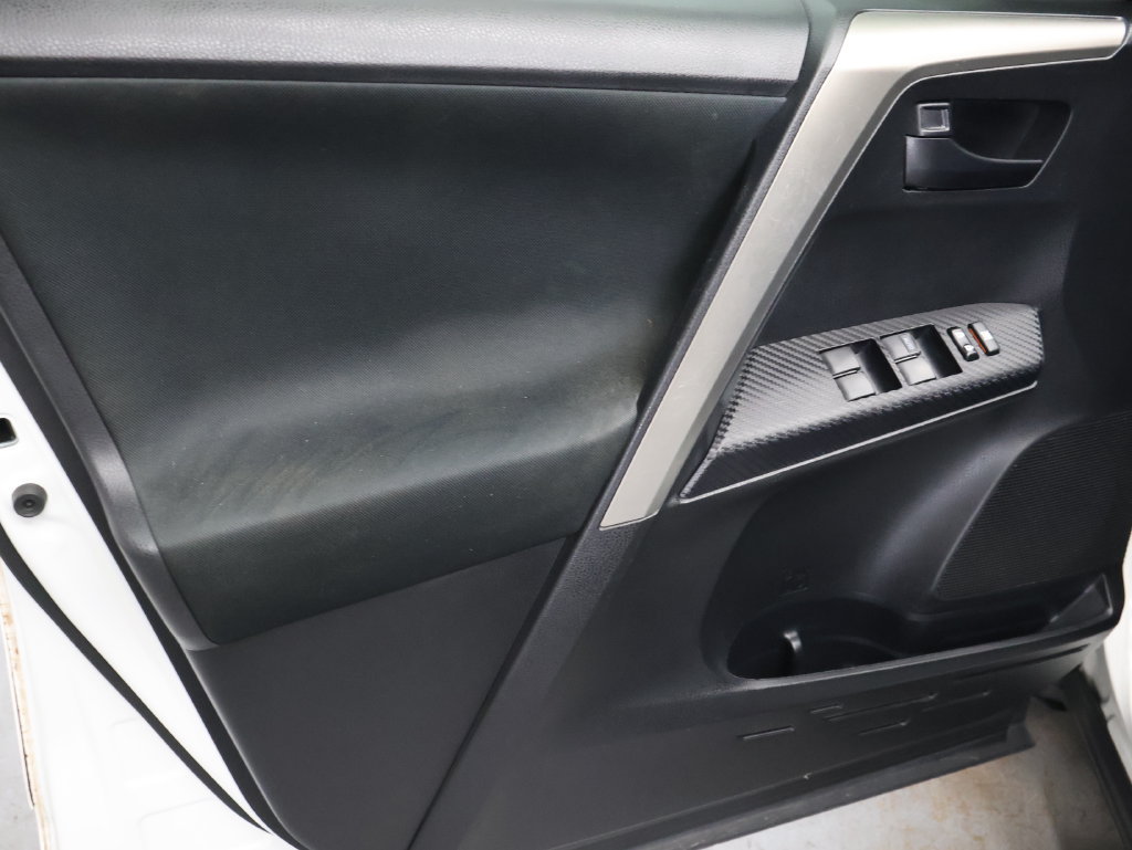 Used 2015 Toyota RAV4 LE FWD image 15