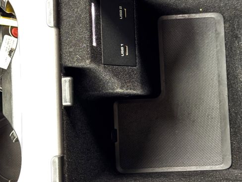 Used 2022 Porsche Cayenne Platinum Edition image 34