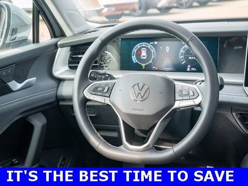 New 2025 Volkswagen Tiguan SE image 31