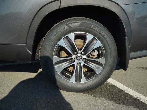 Used 2021 Toyota Highlander XLE image 44