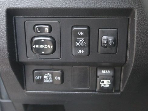 Used 2015 Toyota Tundra SR AWD/4WD image 30