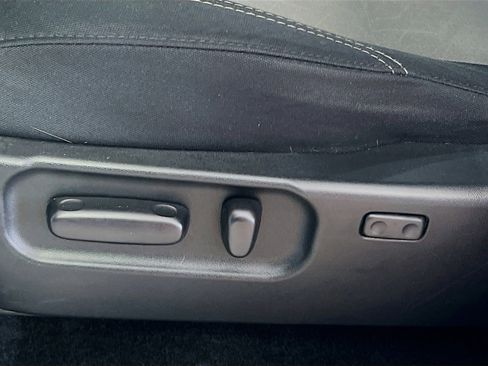 Used 2021 Toyota Tacoma TRD Off-Road image 15