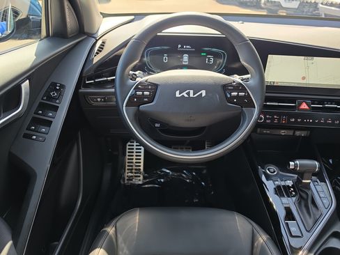Certified 2024 Kia Niro EX Touring FWD image 13