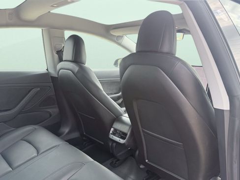 Used 2019 Tesla Model 3 Standard Range RWD image 35