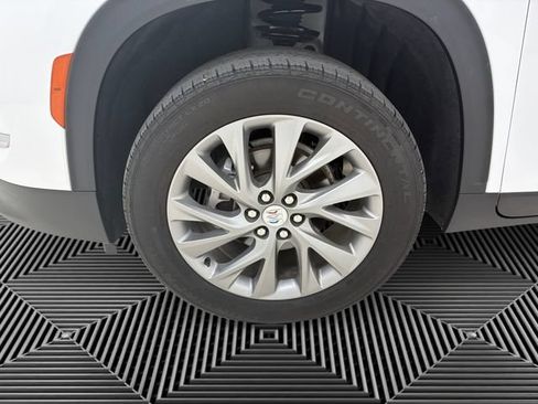 Certified 2025 Buick Enclave Preferred FWD image 9