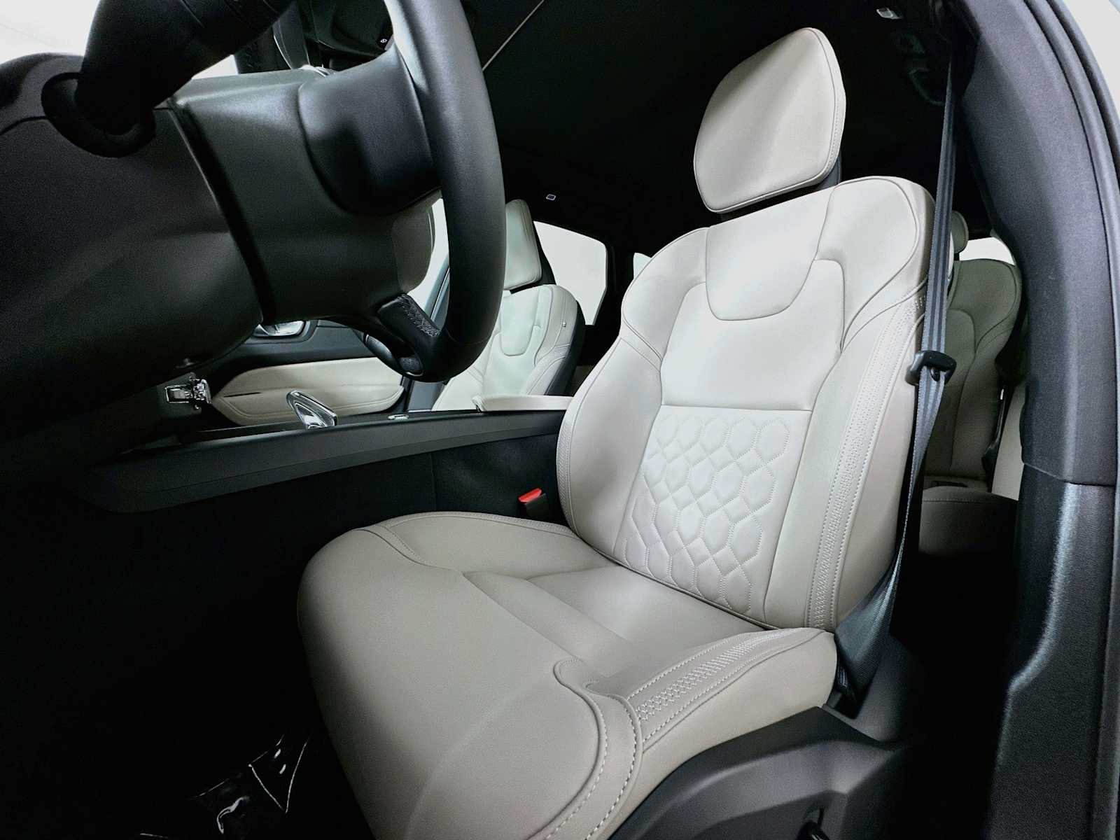 New 2026 Volvo XC60 B5 Core w/ Climate Package PRO AWD/4WD image 19