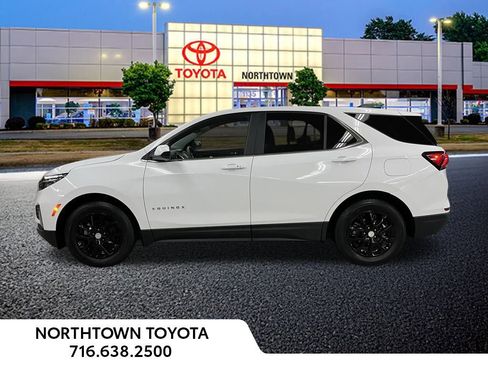 Used 2023 Chevrolet Equinox LT image 2