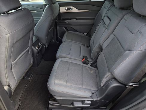 Used 2025 Ford Explorer Active image 34