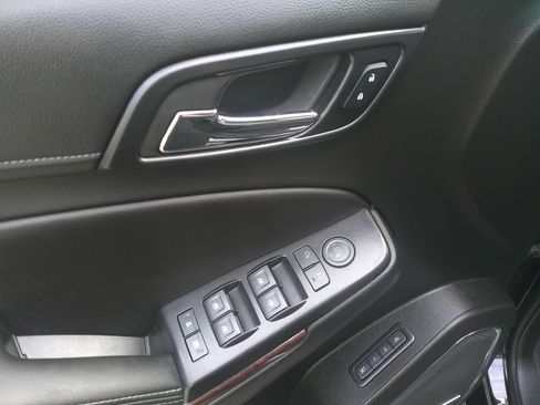 Used 2018 GMC Yukon SLT image 16