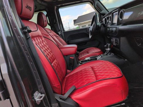 Used 2018 Jeep Wrangler Unlimited Sahara w/ Dual Top Group AWD/4WD image 34