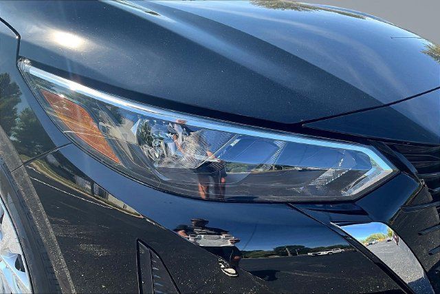Used 2025 Nissan Sentra S FWD image 28