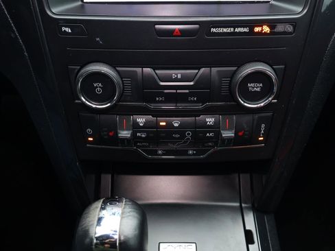 Used 2019 Ford Explorer XLT w/ Equipment Group 202A image 25