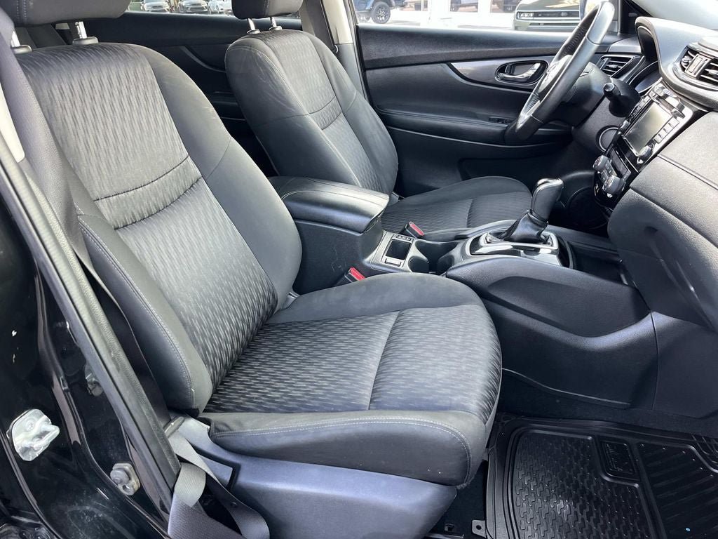 Used 2020 Nissan Rogue SV FWD image 24