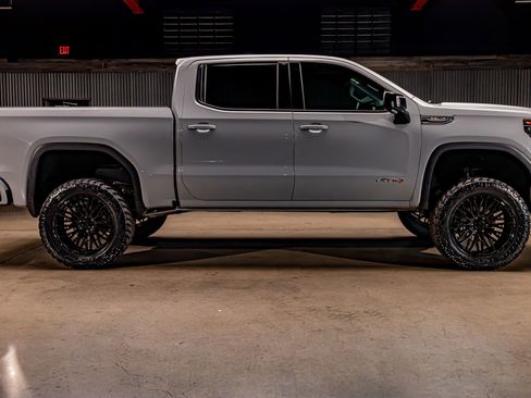 Used 2025 GMC Sierra 1500 AT4 w/ Technology Package image 11