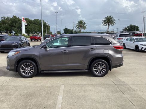 Used 2017 Toyota Highlander XLE FWD image 4