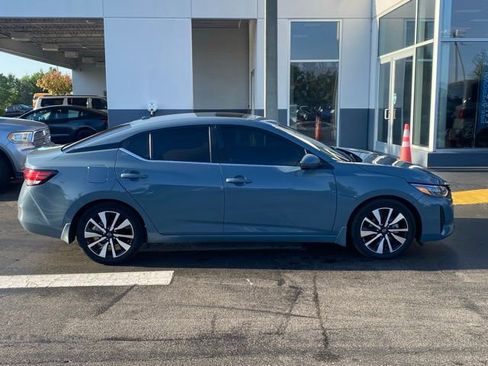 Used 2024 Nissan Sentra SV w/ SV Premium Package image 11