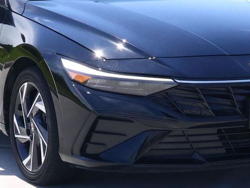 Used 2025 Hyundai Elantra SEL FWD image 7