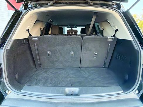 Used 2023 Nissan Pathfinder SV AWD/4WD image 25