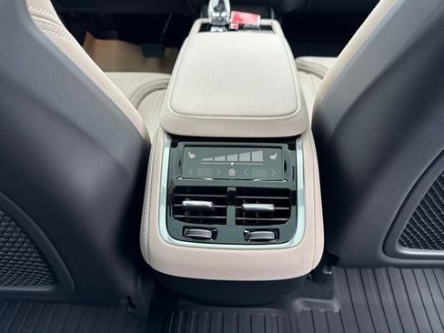 Used 2025 Volvo XC90 B6 Ultra w/ Protection Package Premier AWD/4WD image 26
