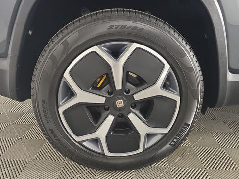 Used 2024 Rivian R1S Adventure AWD/4WD image 11
