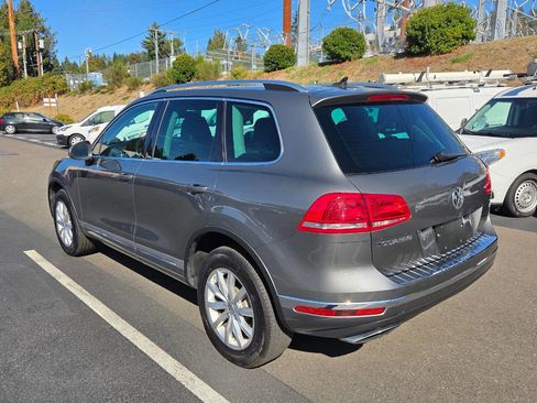 Used 2015 Volkswagen Touareg Sport image 5