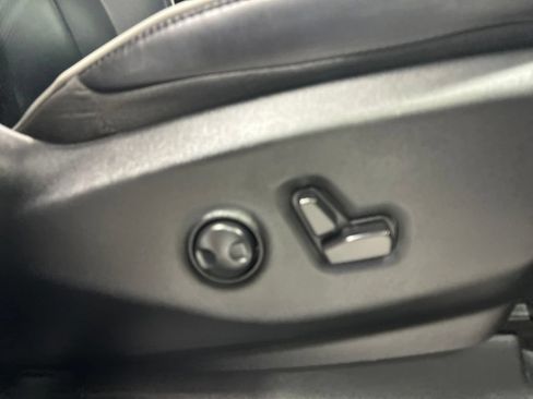 Used 2025 Chrysler Pacifica Limited FWD image 43