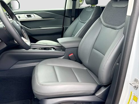 New 2026 Ford Explorer Active w/ Active Comfort Package RWD image 19
