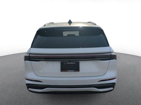 Used 2025 Lincoln Nautilus Reserve w/ Jet Appearance Package image 7