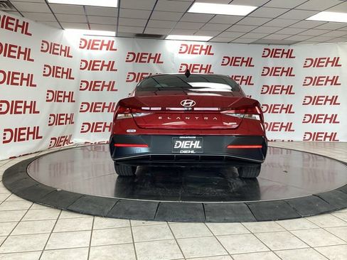 Used 2025 Hyundai Elantra Limited FWD image 6