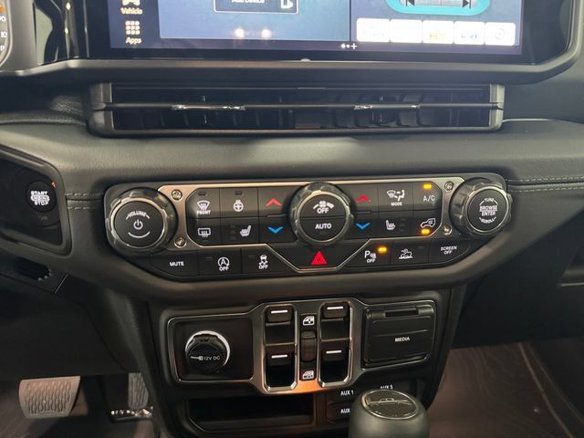 Used 2026 Jeep Gladiator Mojave AWD/4WD image 3