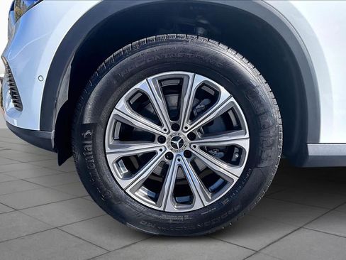 Used 2025 Mercedes-Benz GLC 300 4MATIC image 11