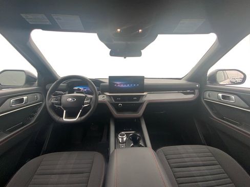 Used 2025 Ford Explorer ST-Line w/ ST-Line Street Pack image 14