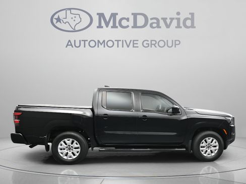 Used 2022 Nissan Frontier SV w/ Technology Package RWD image 9