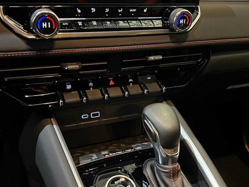 Used 2024 Chevrolet Colorado Z71 w/ Z71 Convenience Package 2 image 23