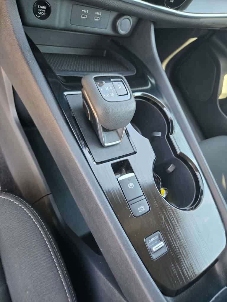 Used 2024 Nissan Rogue S FWD image 13
