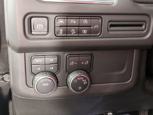 Certified 2022 Chevrolet Suburban Z71 w/ Luxury Package image 17